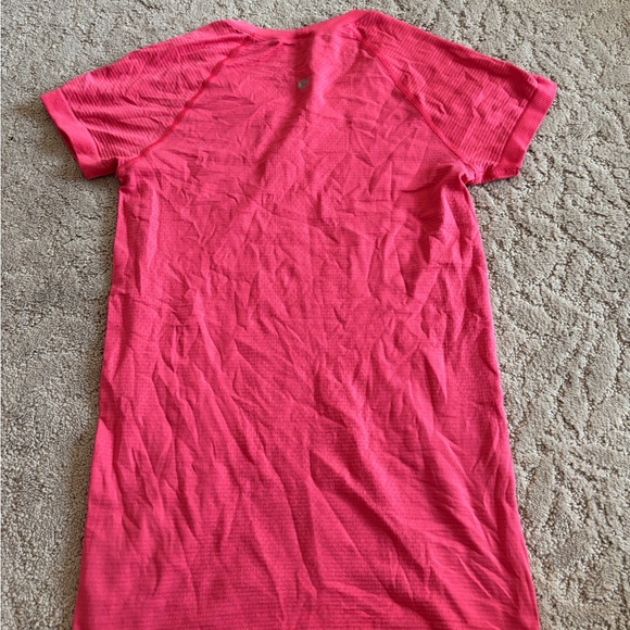 lululemon athletica Vibrant Pink Short Sleeve Swiftly Tech - Picture 3 of 4